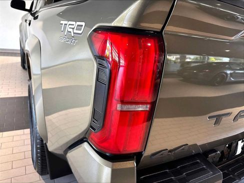 Used 2024 Toyota Tacoma TRD Sport AWD/4WD image 35