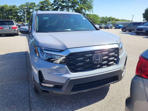 Used 2025 Honda Passport EX-L image 2