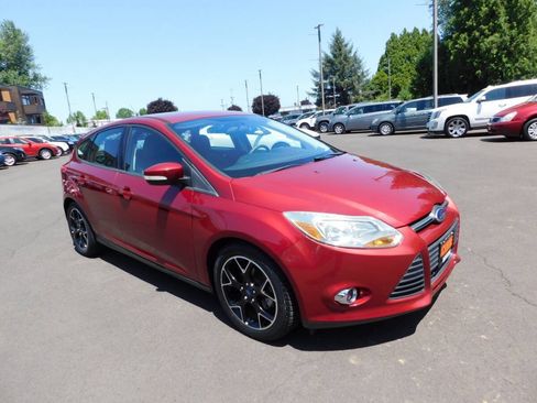 Used 2014 Ford Focus SE w/ Equipment Group 201A FWD image 1