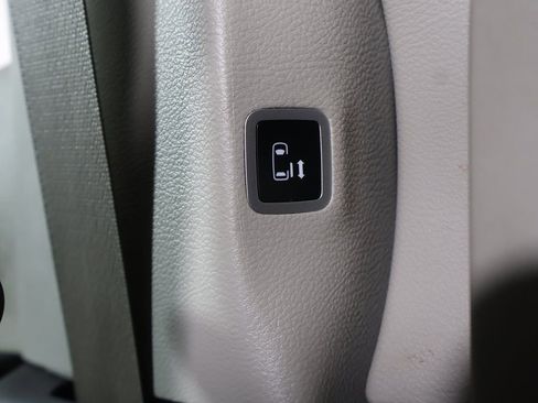 Used 2024 Chrysler Pacifica Touring-L image 28