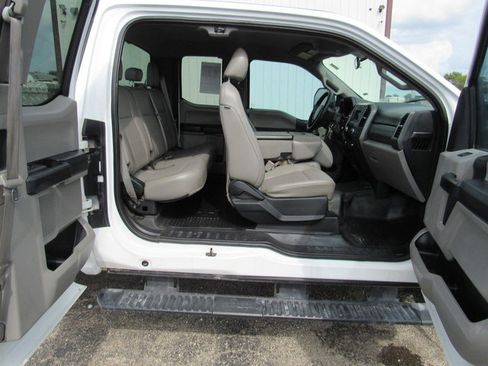 Used 2018 Ford F250 XL w/ Power Equipment Group RWD image 18