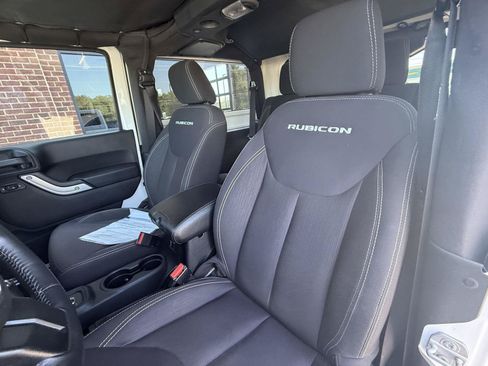 Used 2015 Jeep Wrangler Rubicon w/ Power Convenience Group AWD/4WD image 13
