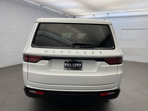 New 2025 Jeep Wagoneer 4WD w/ Premium Group I image 5