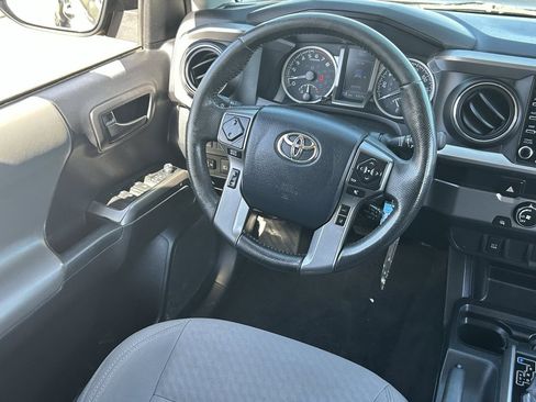 Used 2020 Toyota Tacoma SR5 RWD image 15
