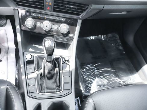 Certified 2023 Volkswagen Jetta SE FWD image 20