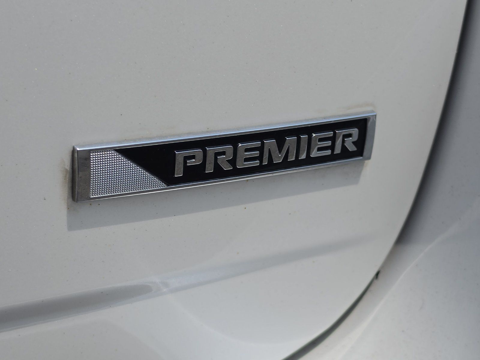 Used 2017 Chevrolet Equinox Premier w/ Enhanced Convenience Package FWD image 5