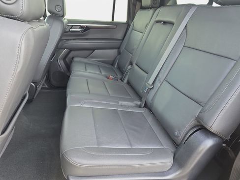 Used 2025 Chevrolet Suburban Z71 image 14