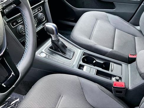 Used 2019 Volkswagen e-Golf SE image 18
