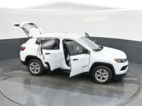 Used 2025 Jeep Compass Sport image 48