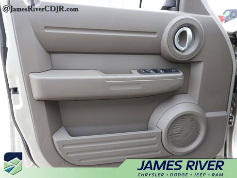 Used 2008 Dodge Nitro SXT image 20