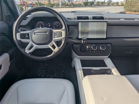 Used 2025 Land Rover Defender 130 X-Dynamic SE image 15