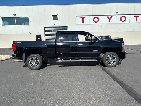 Used 2016 Chevrolet Silverado 2500 High Country w/ Duramax Plus Package AWD/4WD image 6