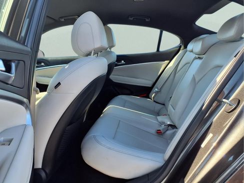 Used 2025 Genesis G70 2.5T image 25