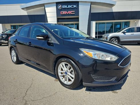 Used 2016 Ford Focus SE FWD image 1