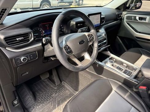 Certified 2022 Ford Explorer XLT w/ Equipment Group 202A RWD image 12