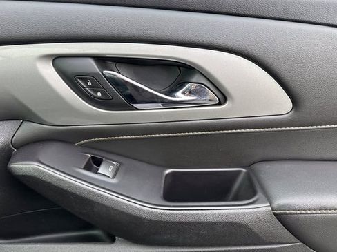 Used 2020 Chevrolet Traverse RS image 22