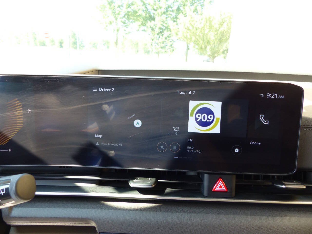 Used 2025 Kia Carnival EX FWD image 30