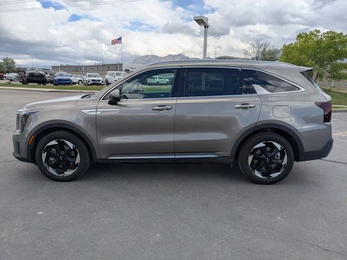 Used 2025 Kia Sorento EX AWD/4WD image 2