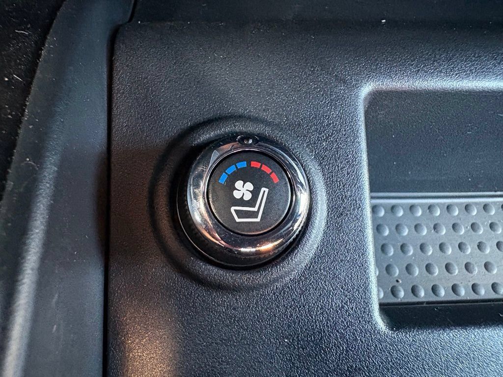 Used 2024 Nissan Titan PRO-4X w/ Pro-4x Convenience Package AWD/4WD image 35
