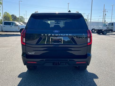 Certified 2025 Ford Expedition Active image 5