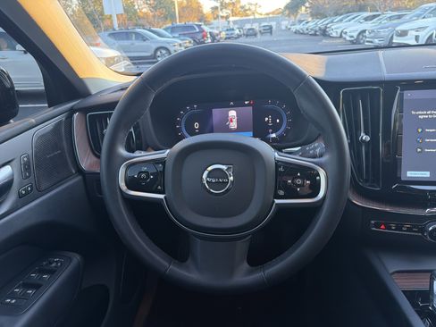 Certified 2023 Volvo XC60 B5 Plus image 18