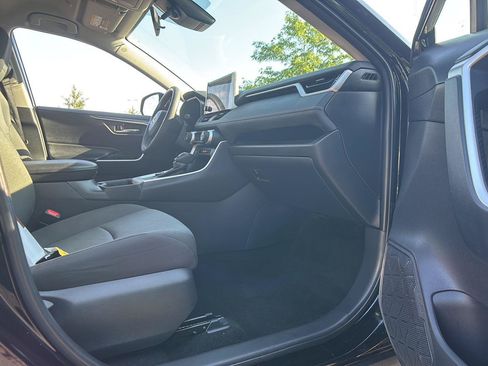 Used 2025 Toyota RAV4 XLE AWD/4WD image 15