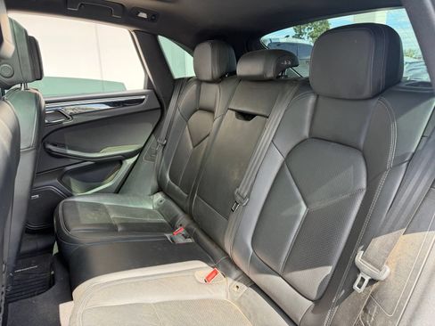 Used 2018 Porsche Macan AWD/4WD image 15