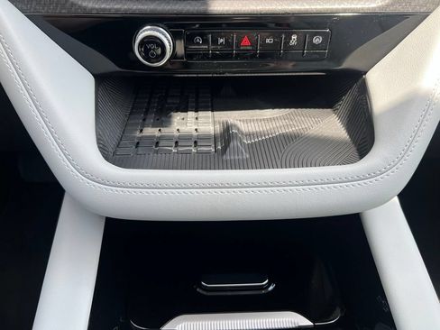 Used 2025 Ford Explorer Platinum w/ LUX Leather Package AWD/4WD image 30