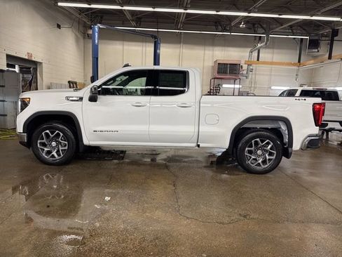New 2026 GMC Sierra 1500 SLE image 3