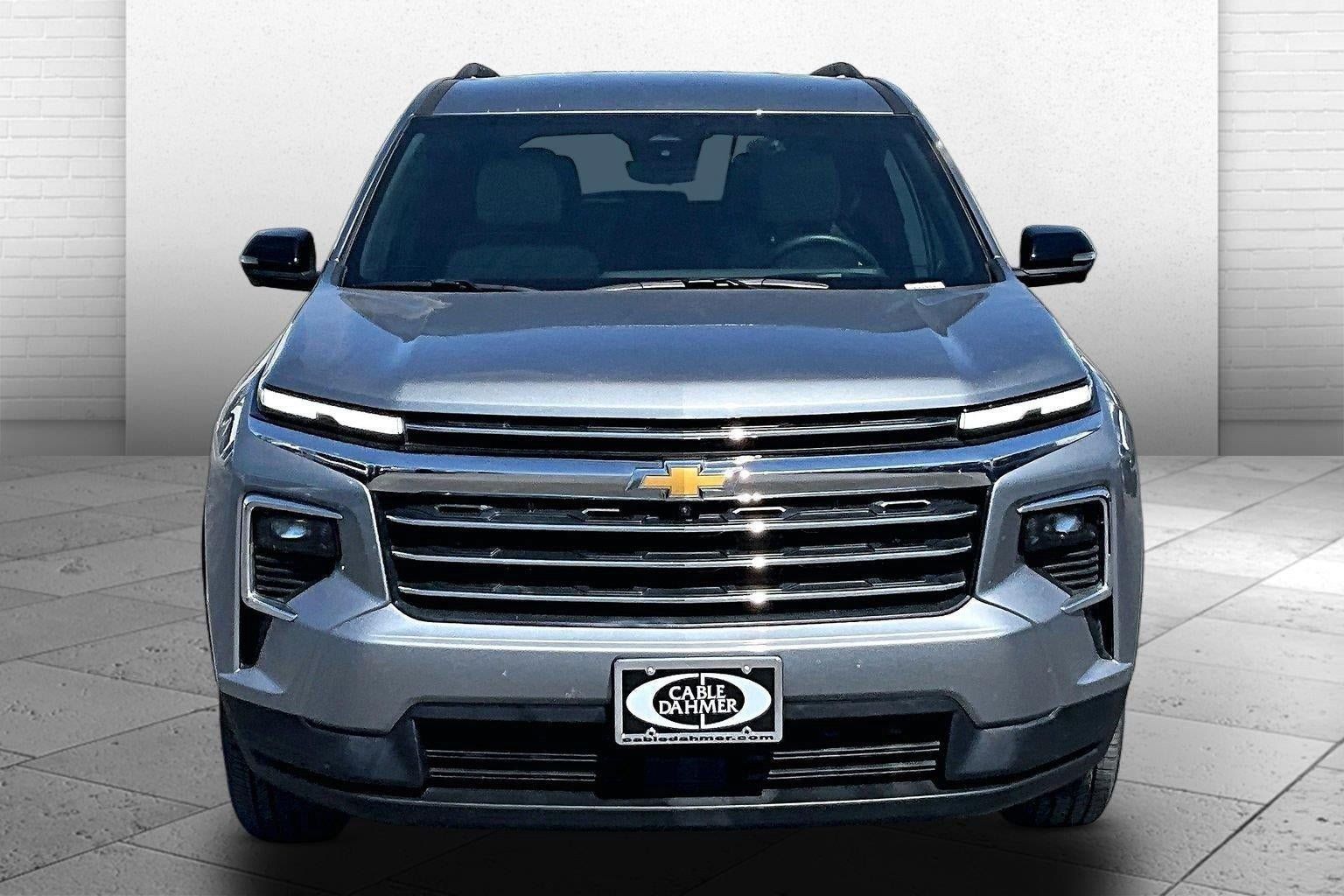 Used 2026 Chevrolet Traverse LT w/ Driver Confidence Package AWD/4WD image 2