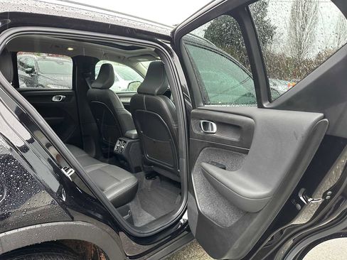 Used 2025 Volvo XC40 B5 Ultra w/ Climate Package image 13