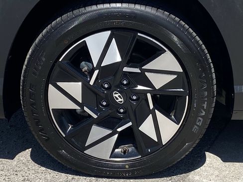 Used 2024 Hyundai Kona SEL w/ Convenience Package FWD image 8