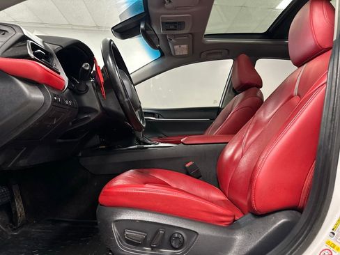 Used 2019 Toyota Camry XSE FWD image 15