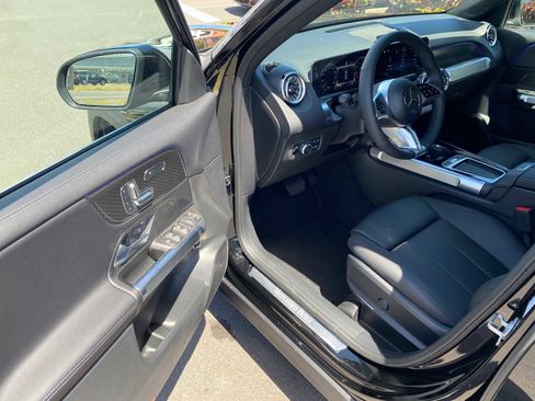Used 2024 Mercedes-Benz GLB 250 4MATIC image 11