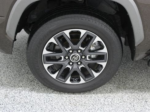 Used 2023 Toyota Tundra Limited w/ Power Package AWD/4WD image 13