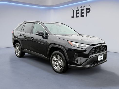 Used 2025 Toyota RAV4 XLE w/ Convenience Package image 7