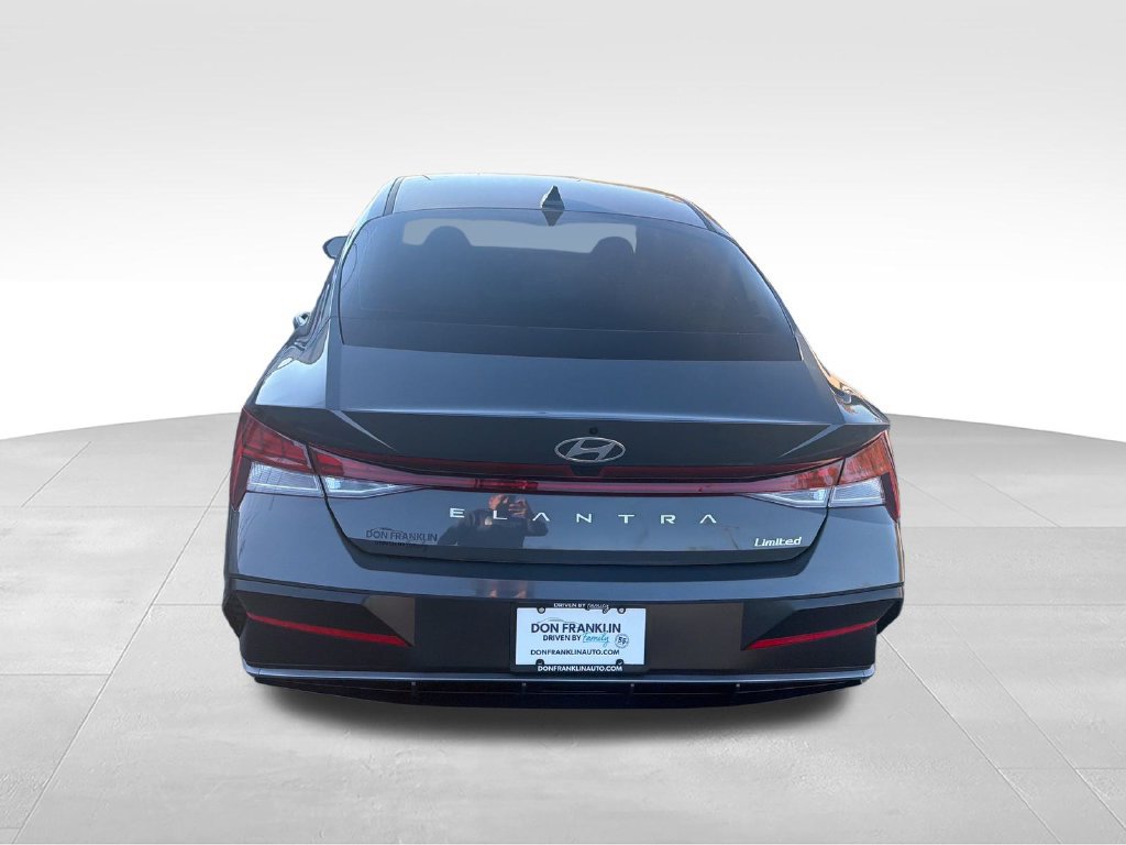 Used 2026 Hyundai Elantra Limited FWD image 4