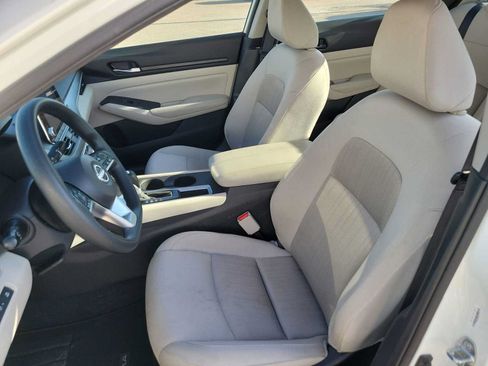 Used 2025 Nissan Altima 2.5 SV FWD image 15