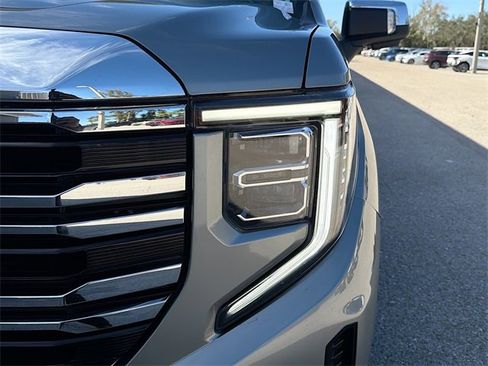 Used 2024 GMC Sierra 1500 SLT image 9