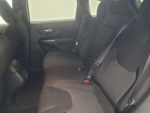 Used 2020 Jeep Cherokee Latitude AWD/4WD image 18