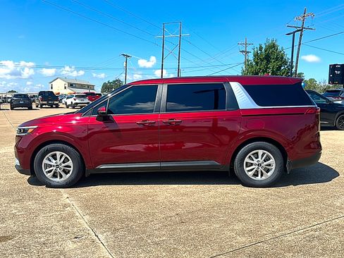 Used 2024 Kia Carnival LX image 5