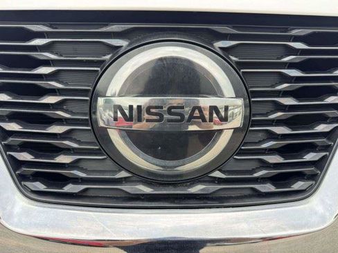 Used 2019 Nissan Rogue SV FWD image 11