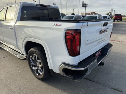 Used 2025 GMC Sierra 1500 SLT w/ SLT Premium Plus Package AWD/4WD image 8