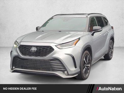 Used 2021 Toyota Highlander XSE FWD image 1