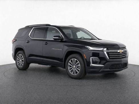 Used 2023 Chevrolet Traverse LT FWD image 2