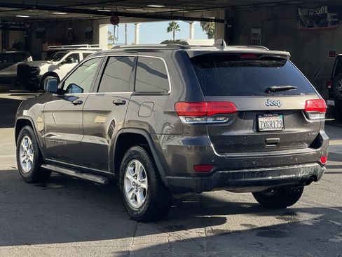 Used 2017 Jeep Grand Cherokee Laredo w/ Quick Order Package 2BE RWD image 3