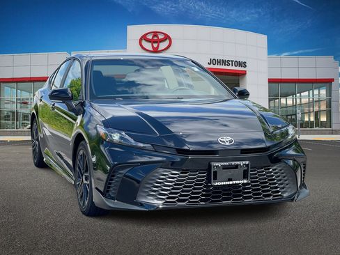 Used 2026 Toyota Camry SE FWD image 1