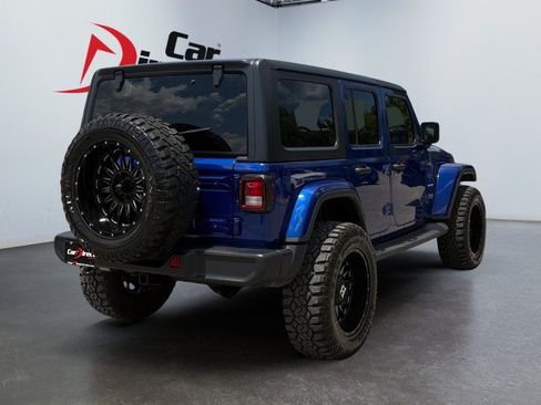 Used 2019 Jeep Wrangler Unlimited Sahara AWD/4WD image 9