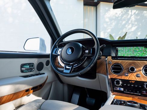 Certified 2021 Rolls-Royce Cullinan image 28