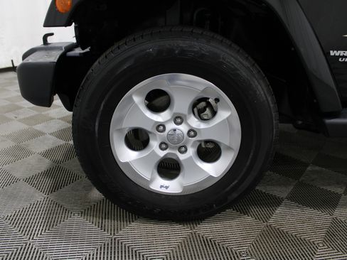 Used 2015 Jeep Wrangler Unlimited Sahara w/ Connectivity Group image 33